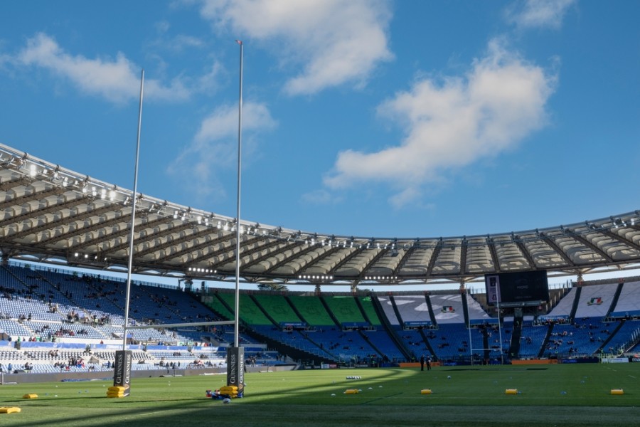 Comment est définie la taille d'un terrain de rugby ?